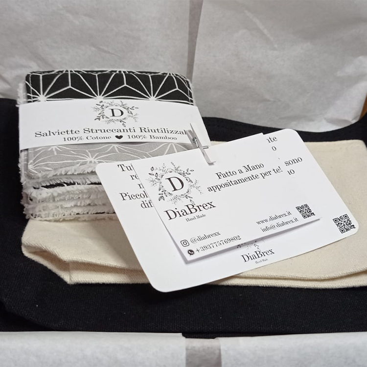 Set di 2 Pochette + Set 7 Salviettine per il Viso