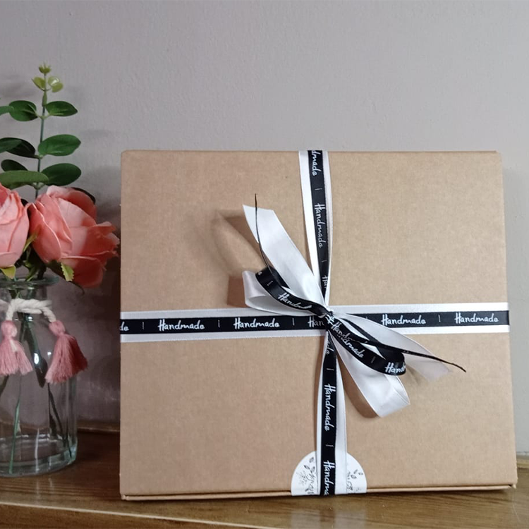 Set di 2 Pochette + Set 7 Salviettine per il Viso