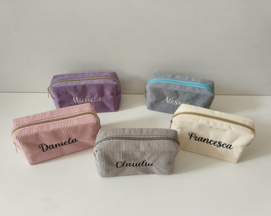 "RACHELE" Pochette personalizzata con nome ricamato a macchina.