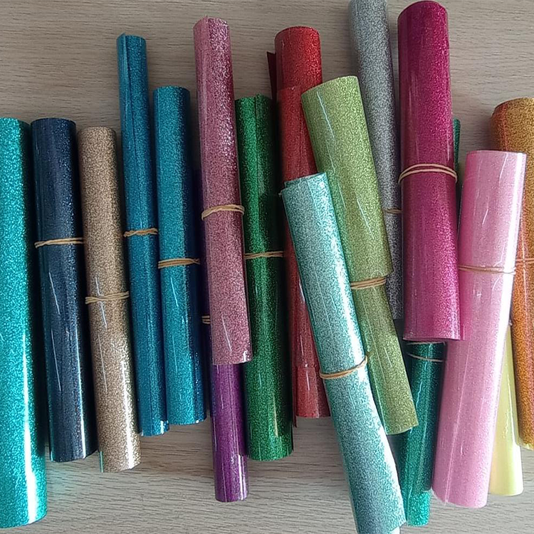 Set di 2 Pochette + Set 7 Salviettine per il Viso