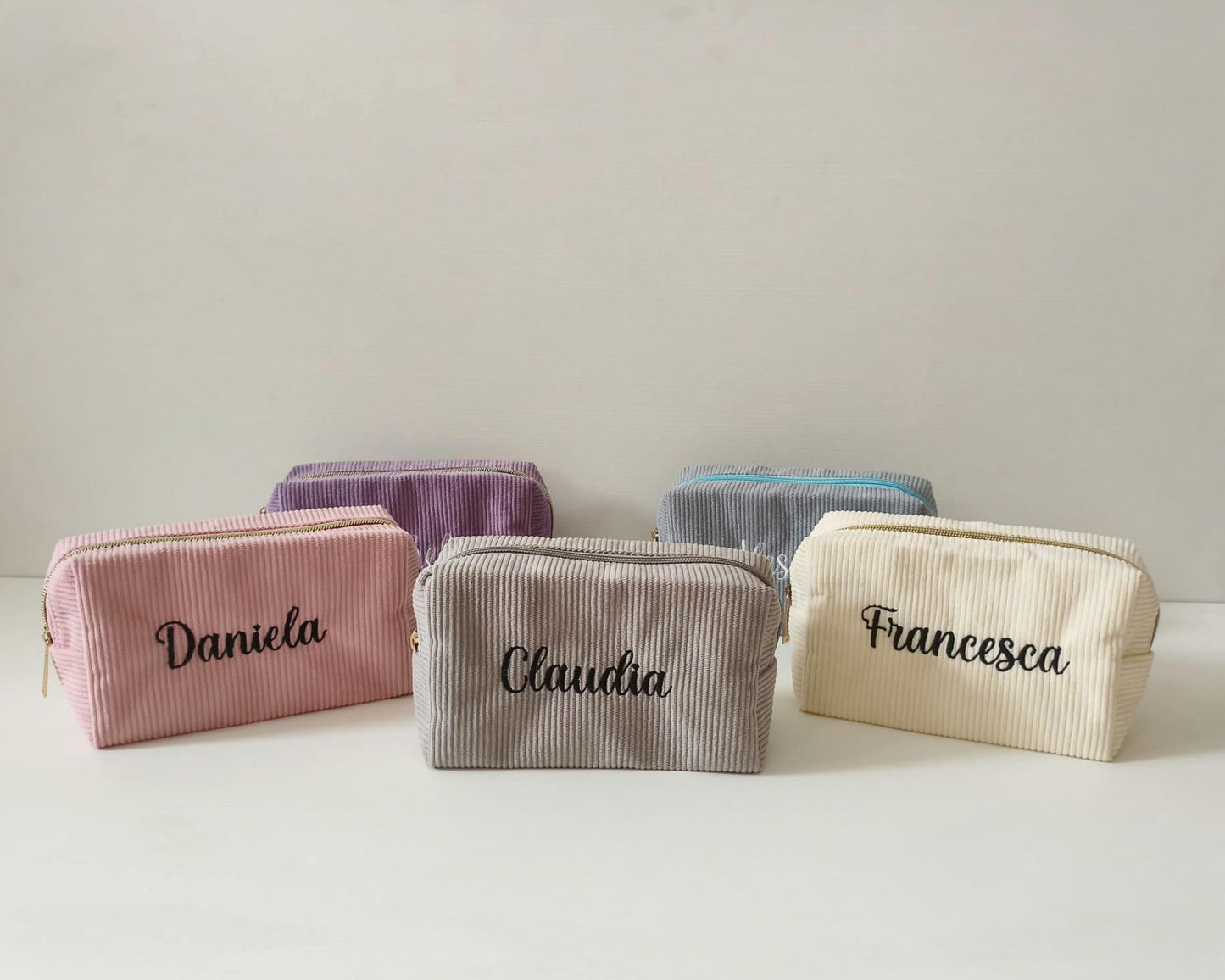 "RACHELE" Pochette personalizzata con nome ricamato a macchina.