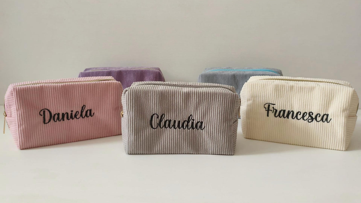 "RACHELE" Pochette personalizzata con nome ricamato a macchina.