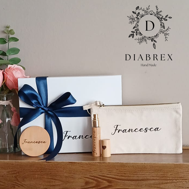 Set Pochette, Porta Profumo e Specchietto in Bambù Personalizzati con incisione a Laser e Preziosa Confezione Regalo
