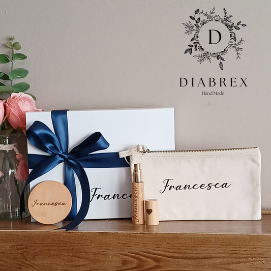 Set Pochette, Porta Profumo e Specchietto in Bambù Personalizzati con incisione a Laser e Preziosa Confezione Regalo