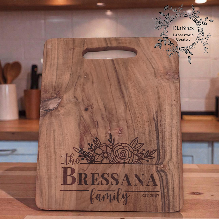 Tagliere in legno personalizzato – Incisione nome o famiglia – Idea regalo matrimonio, inaugurazione della casa, anniversario, compleanno