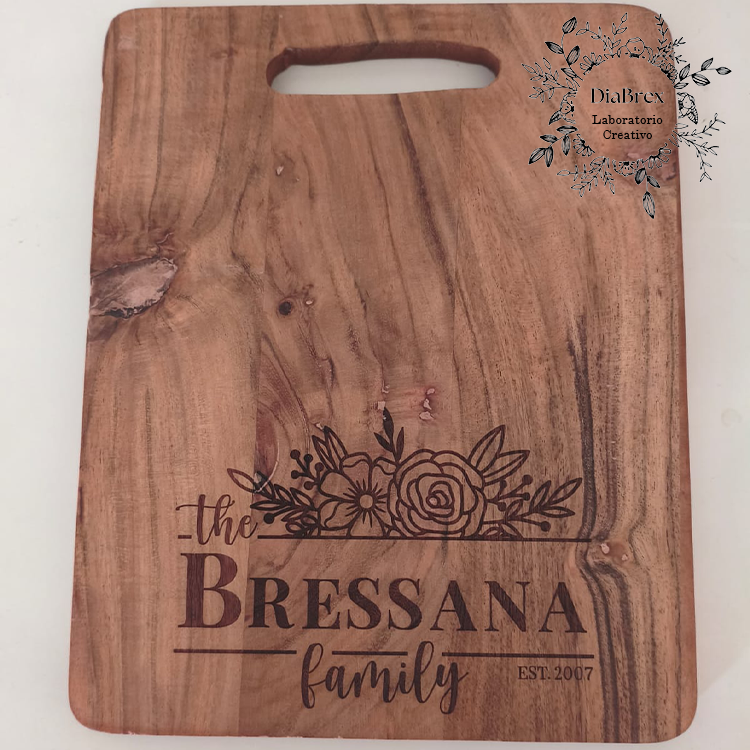 Tagliere in legno personalizzato – Incisione nome o famiglia – Idea regalo matrimonio, inaugurazione della casa, anniversario, compleanno