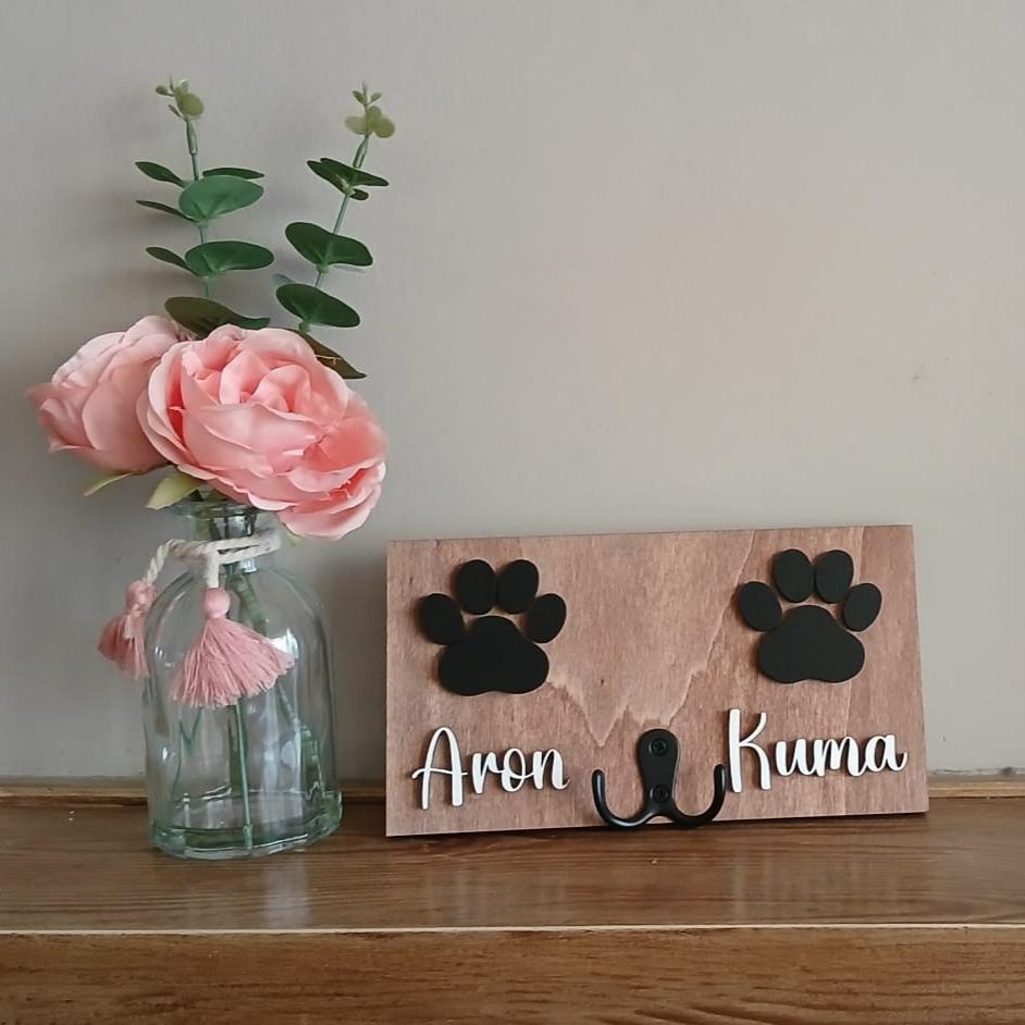 Personalized hanger for your four-legged friend's leash
