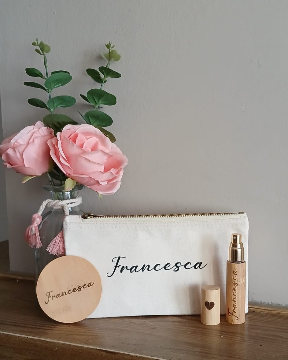 Set Pochette, Porta Profumo e Specchietto in Bambù Personalizzati con incisione a Laser e Preziosa Confezione Regalo