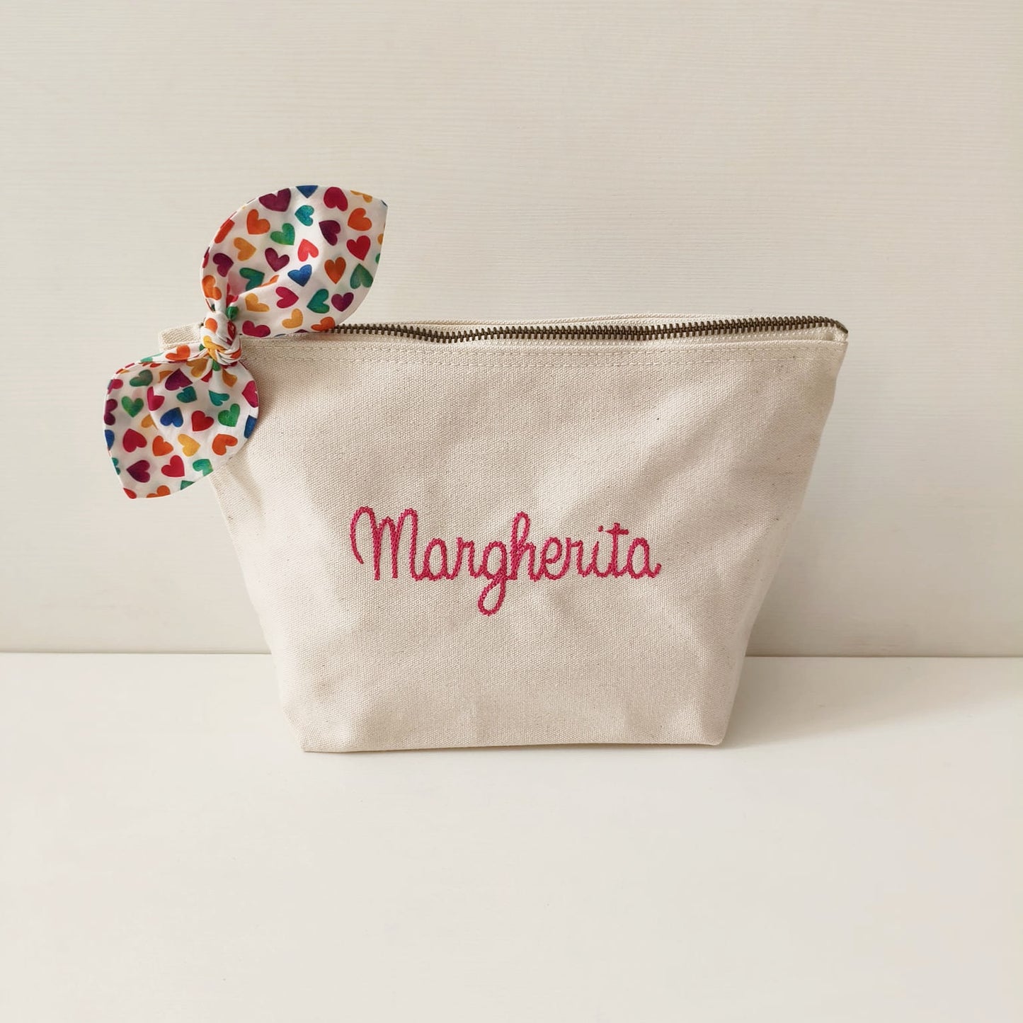 "MARGHERITA" Pochette ricamata a macchina con fiocco in Cotone